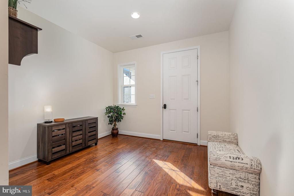 528 Rayburn Ct