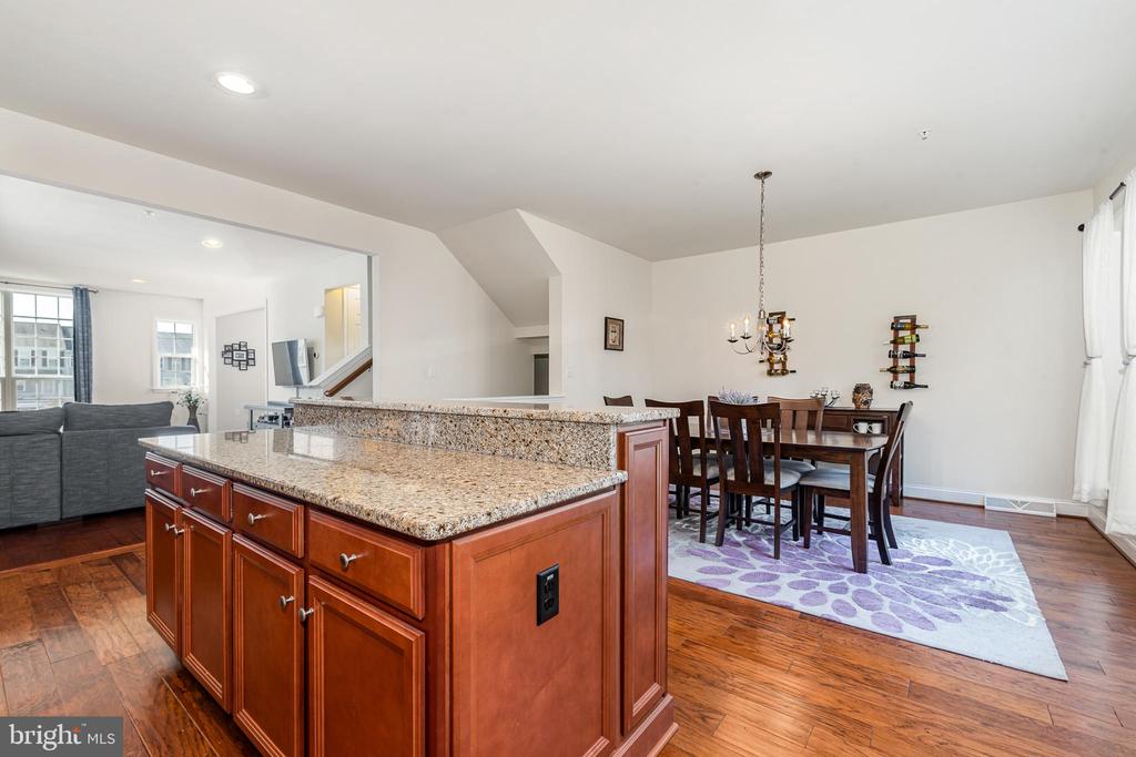 528 Rayburn Ct