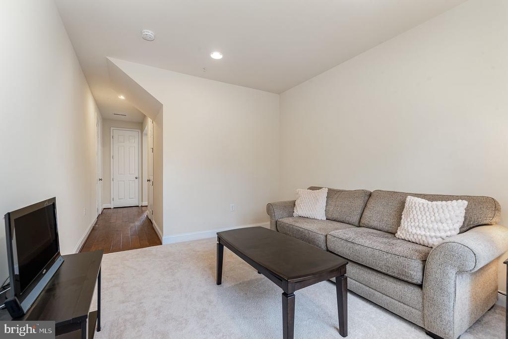 528 Rayburn Ct