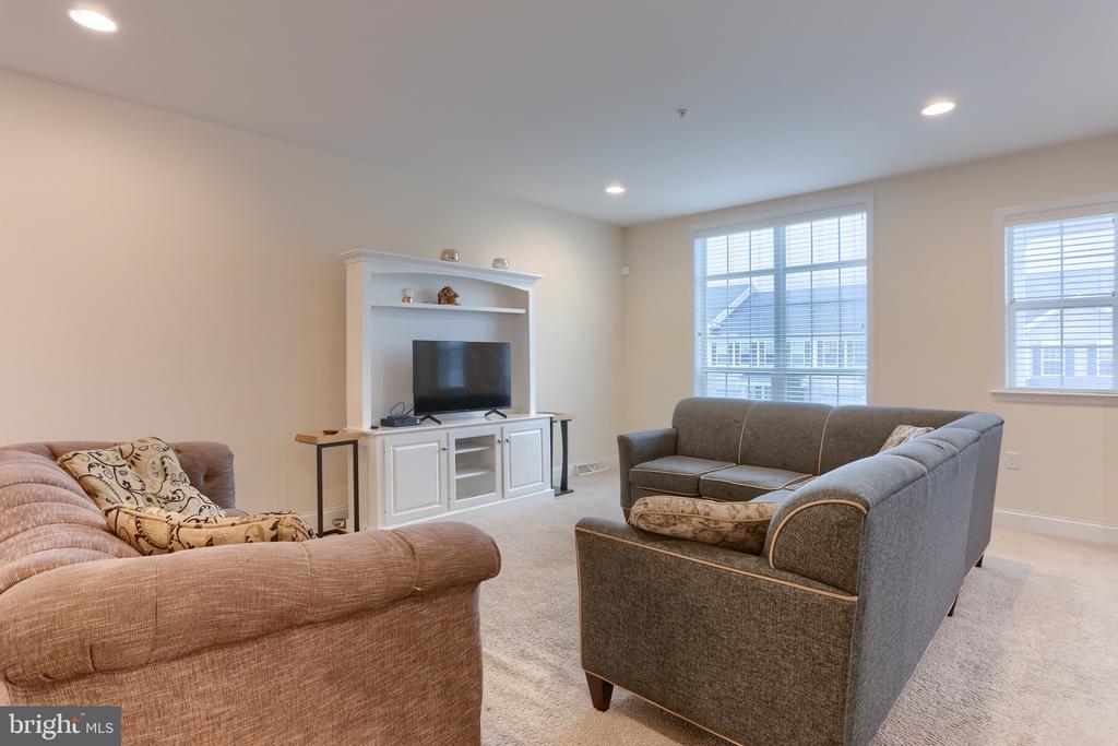2135 Red Fox Dr