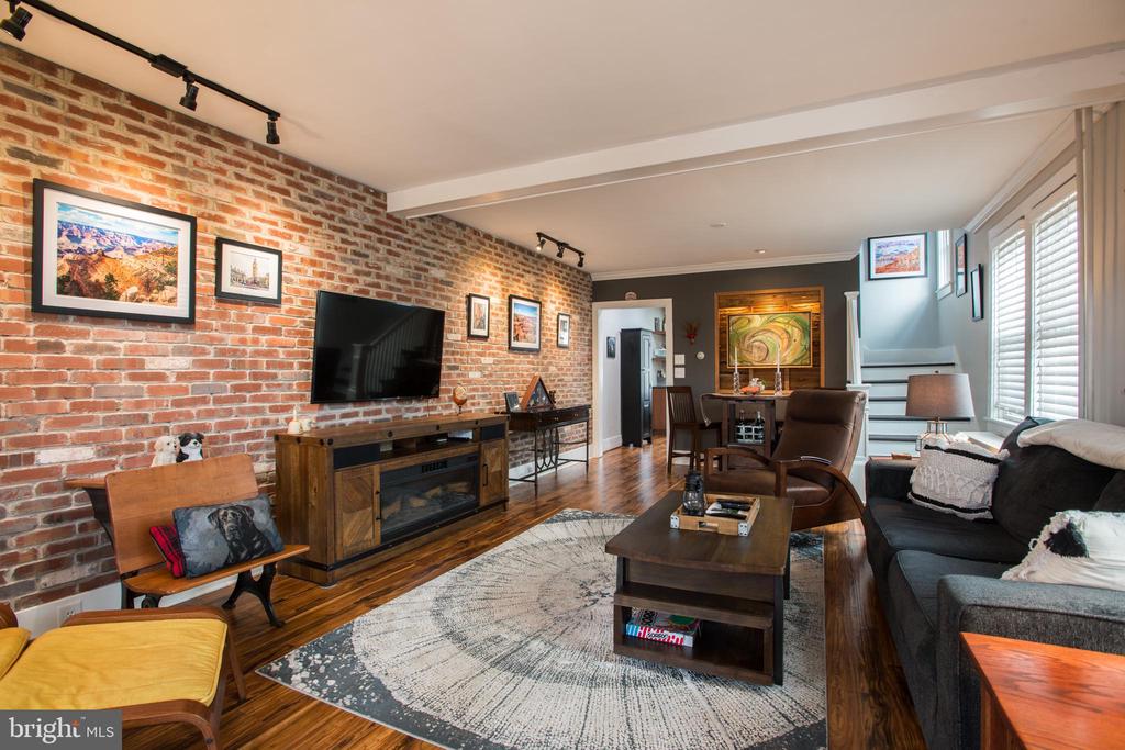 73 W Granada Ave
