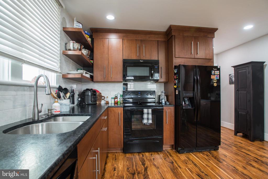 73 W Granada Ave
