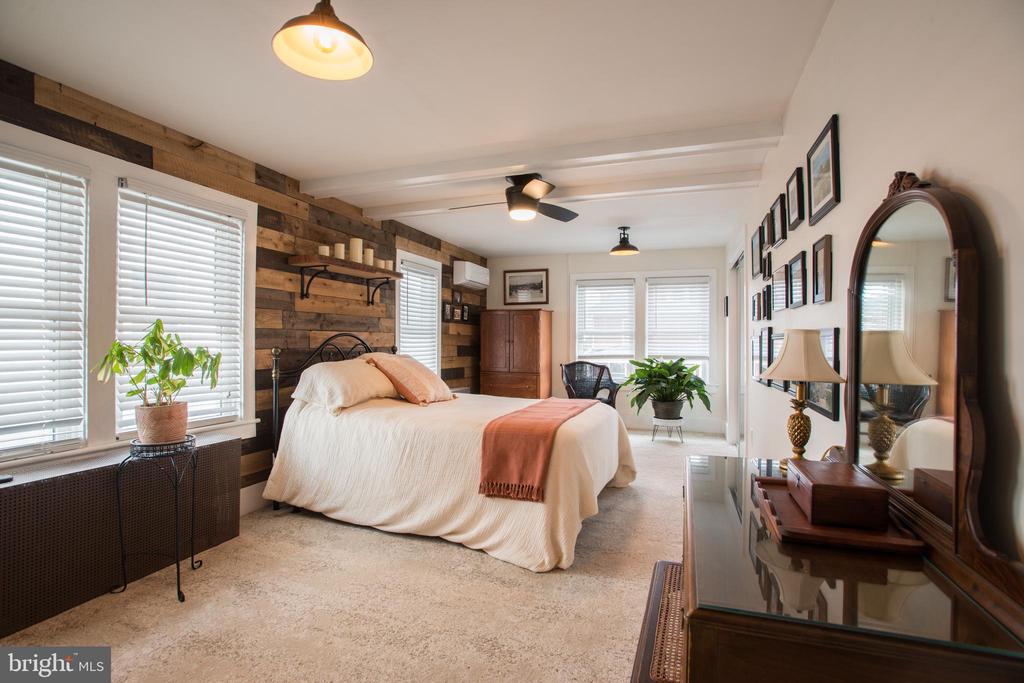 73 W Granada Ave
