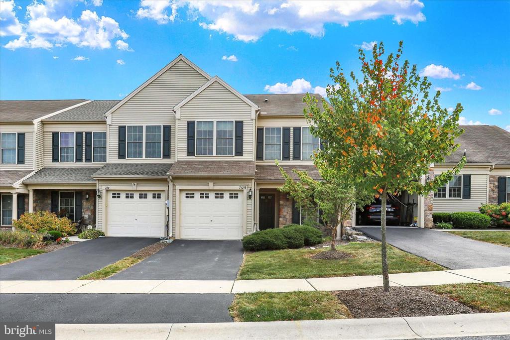 712 CREEKSIDE DRIVE