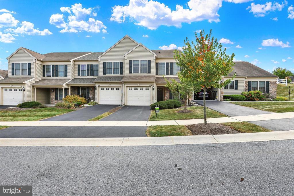 712 CREEKSIDE DRIVE