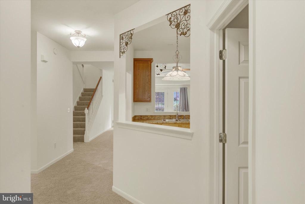 712 CREEKSIDE DRIVE