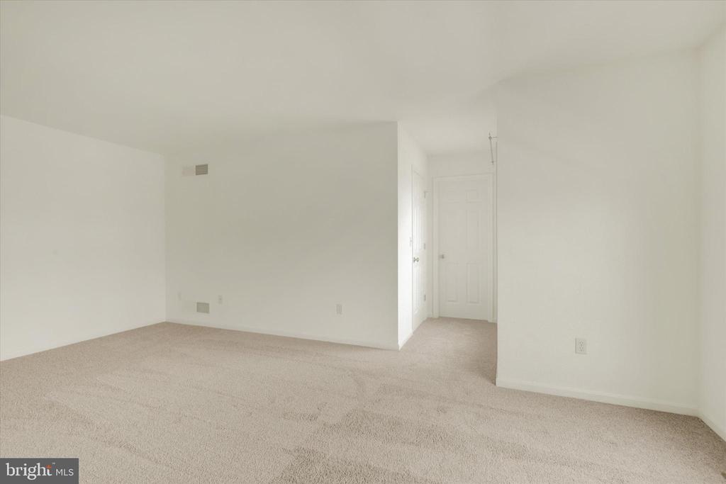 712 CREEKSIDE DRIVE
