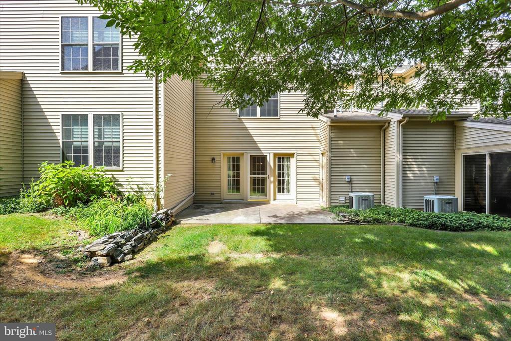 712 CREEKSIDE DRIVE