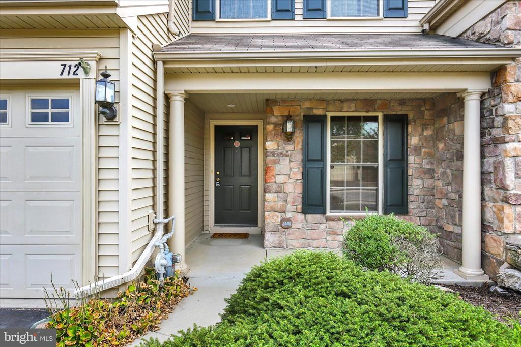 712 CREEKSIDE DRIVE