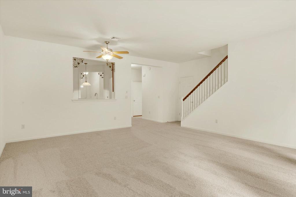 712 CREEKSIDE DRIVE