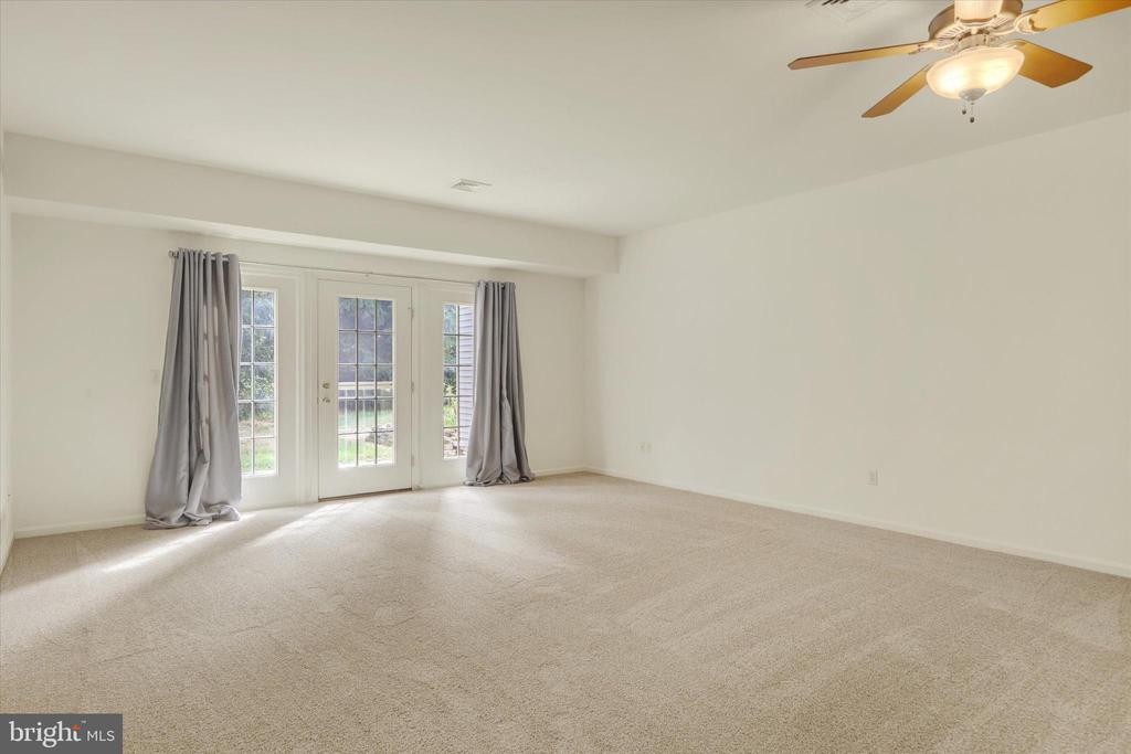 712 CREEKSIDE DRIVE