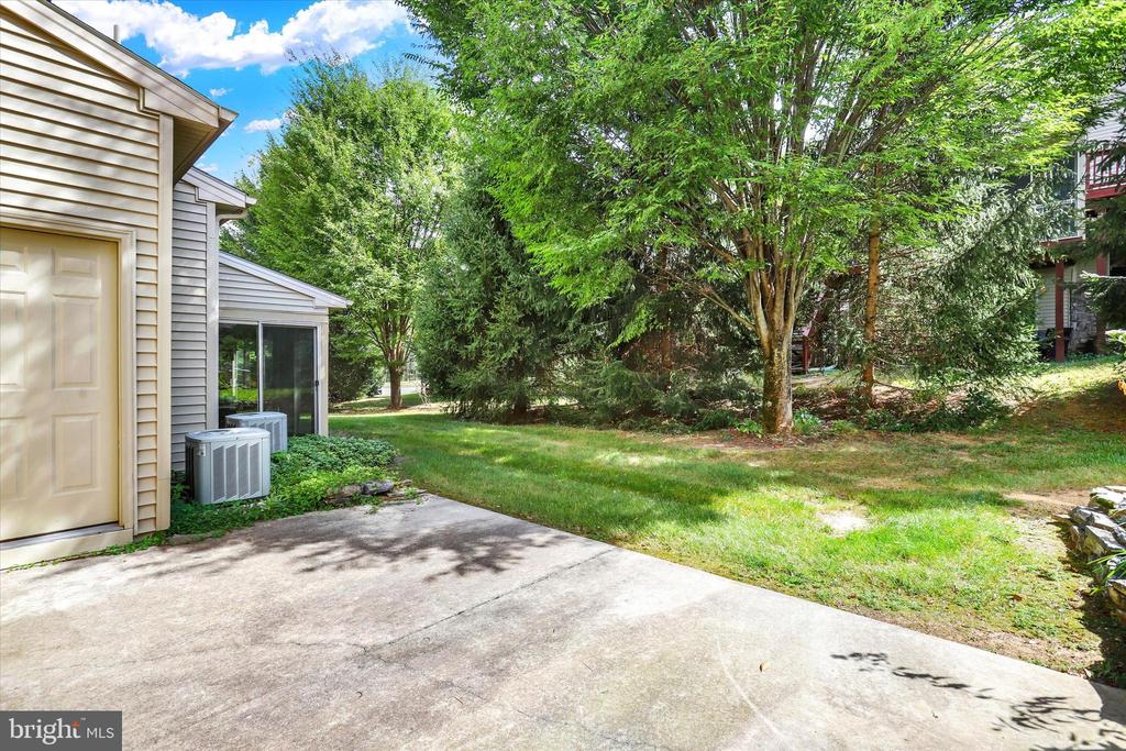 712 CREEKSIDE DRIVE