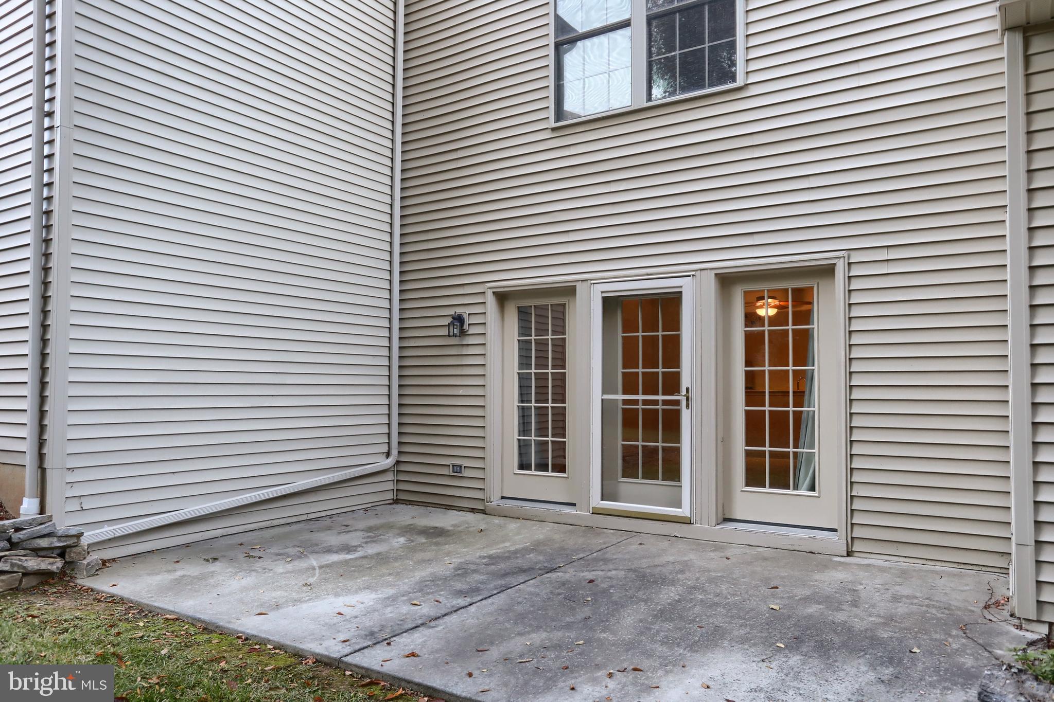 712 CREEKSIDE DRIVE