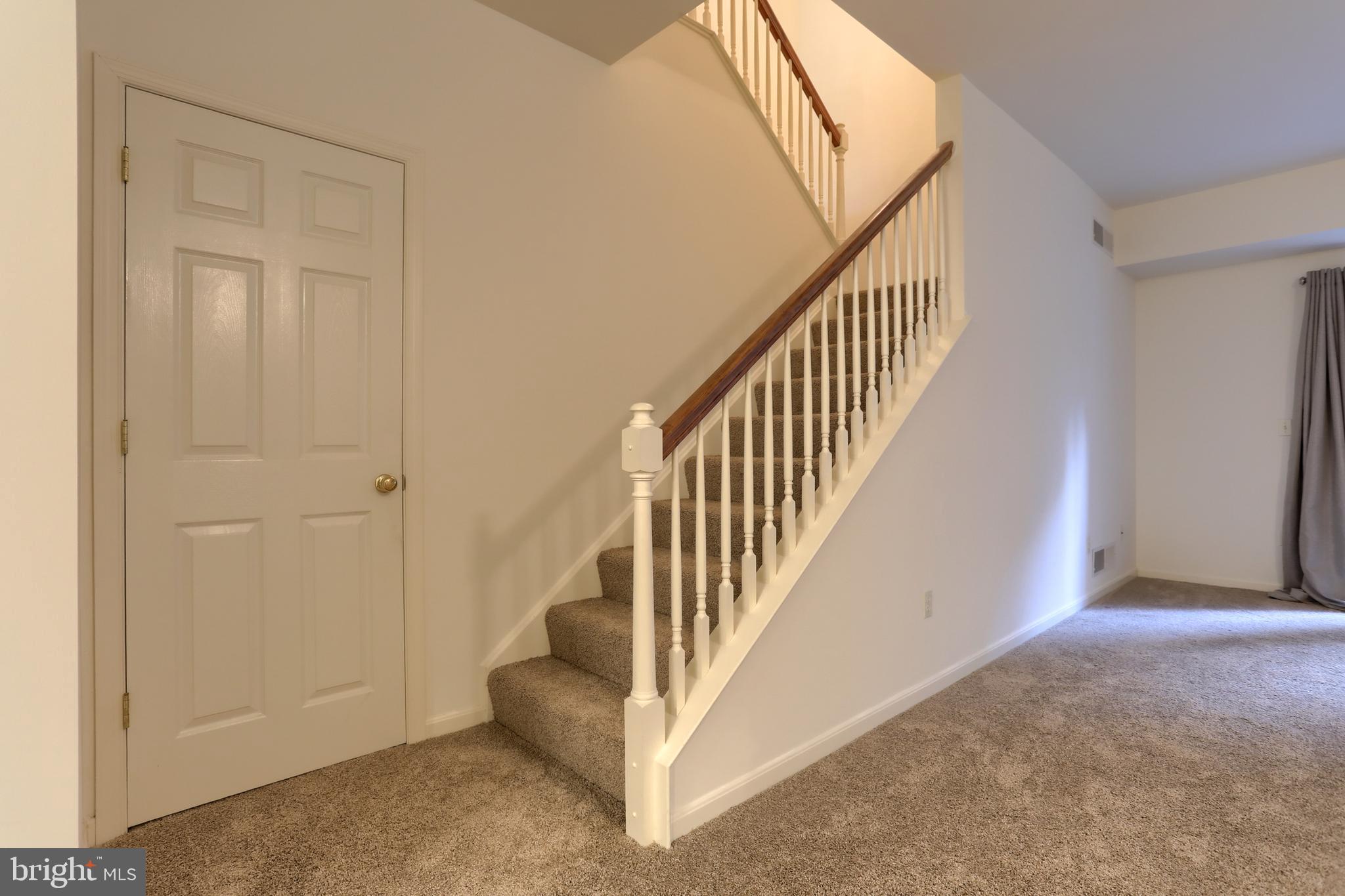 712 CREEKSIDE DRIVE