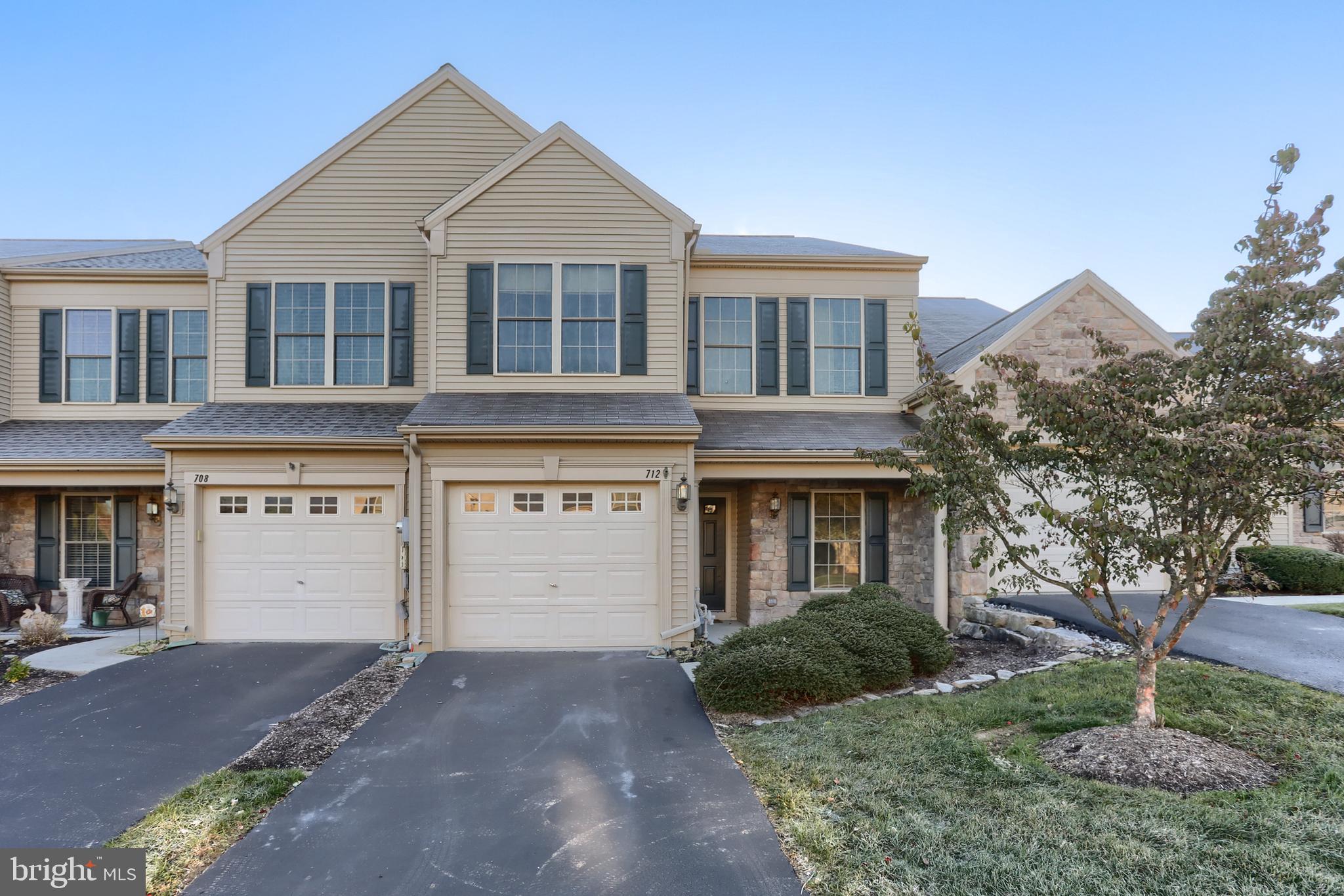 712 CREEKSIDE DRIVE
