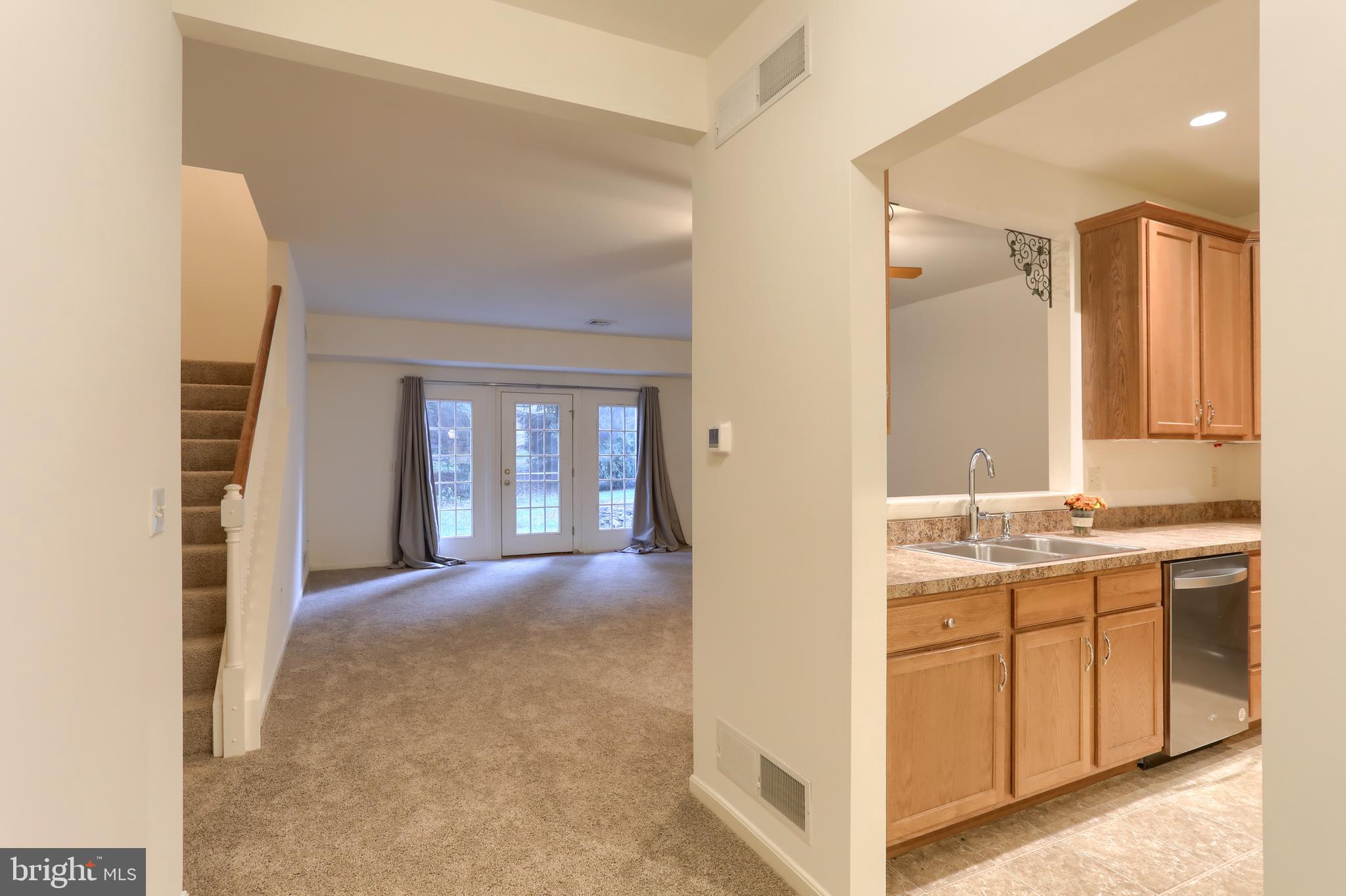712 CREEKSIDE DRIVE