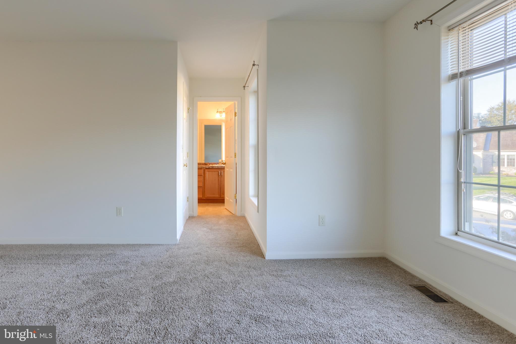 712 CREEKSIDE DRIVE