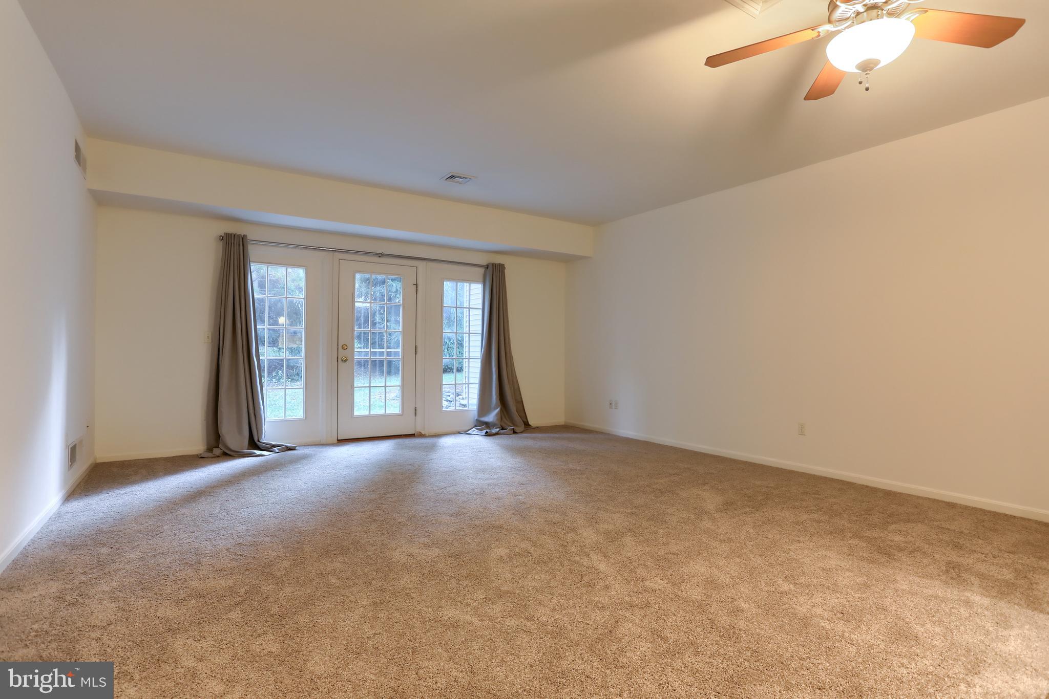 712 CREEKSIDE DRIVE