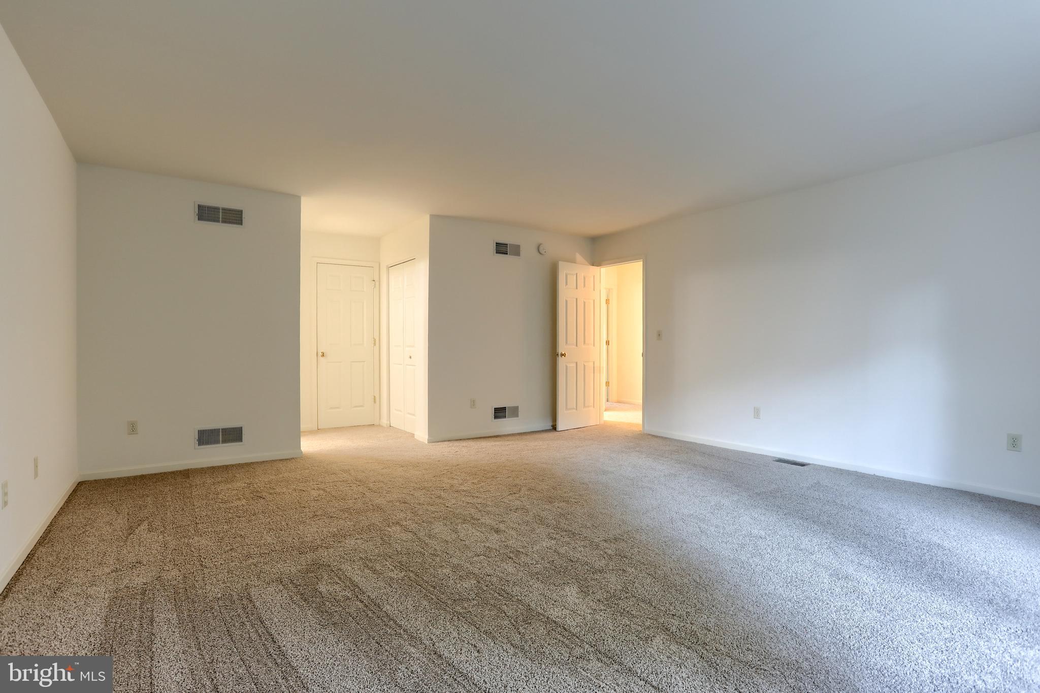 712 CREEKSIDE DRIVE