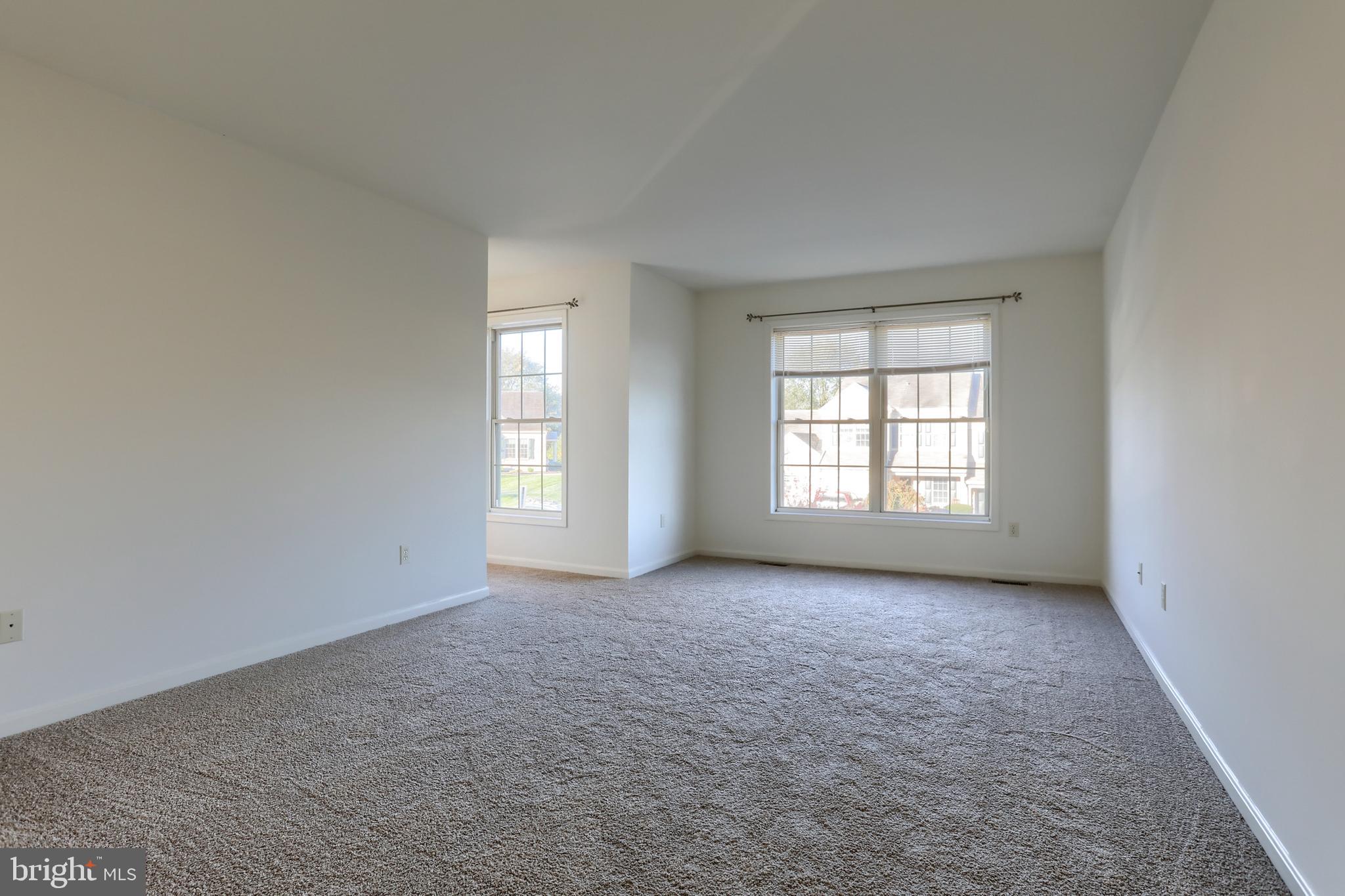 712 CREEKSIDE DRIVE