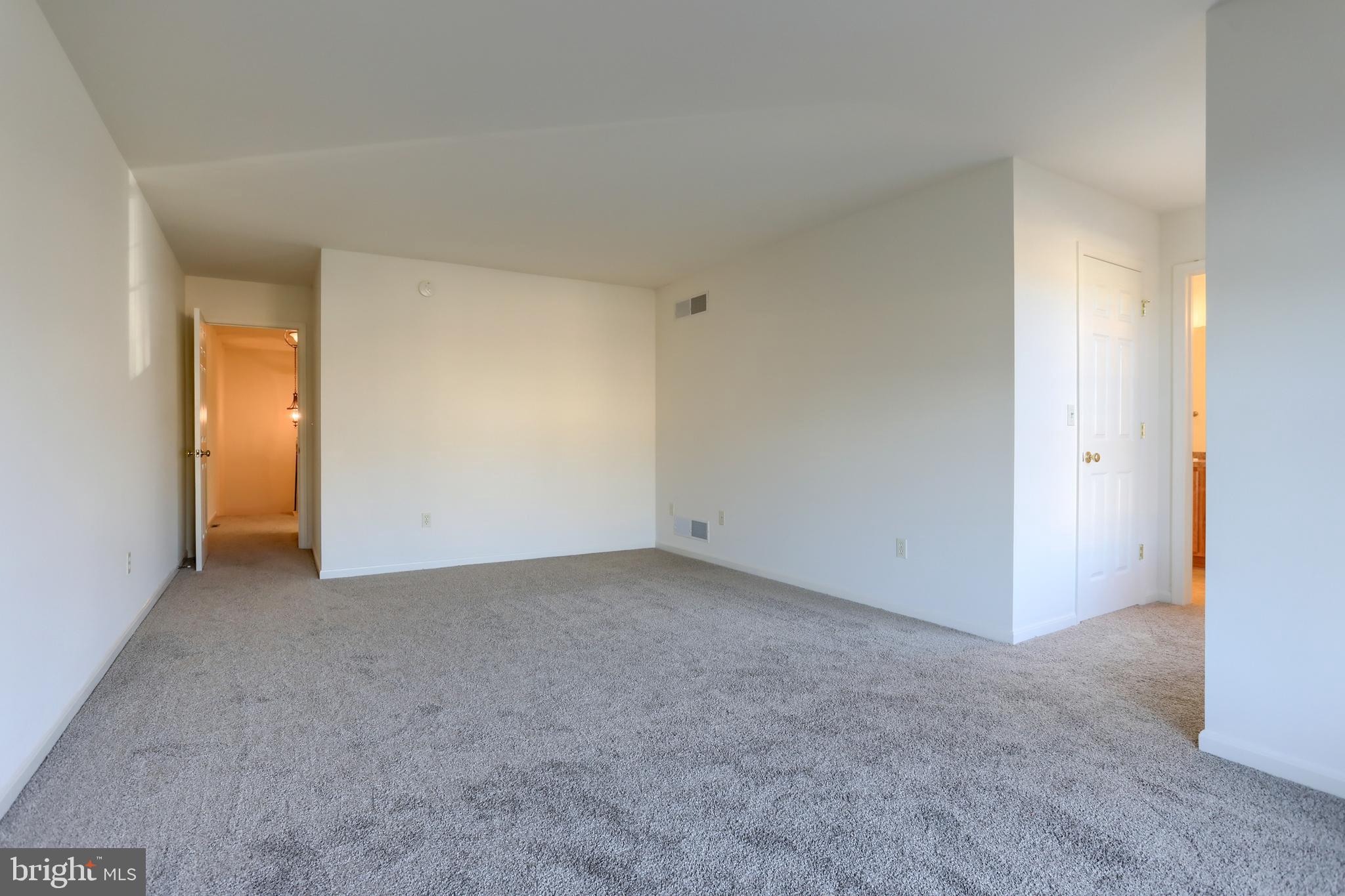 712 CREEKSIDE DRIVE