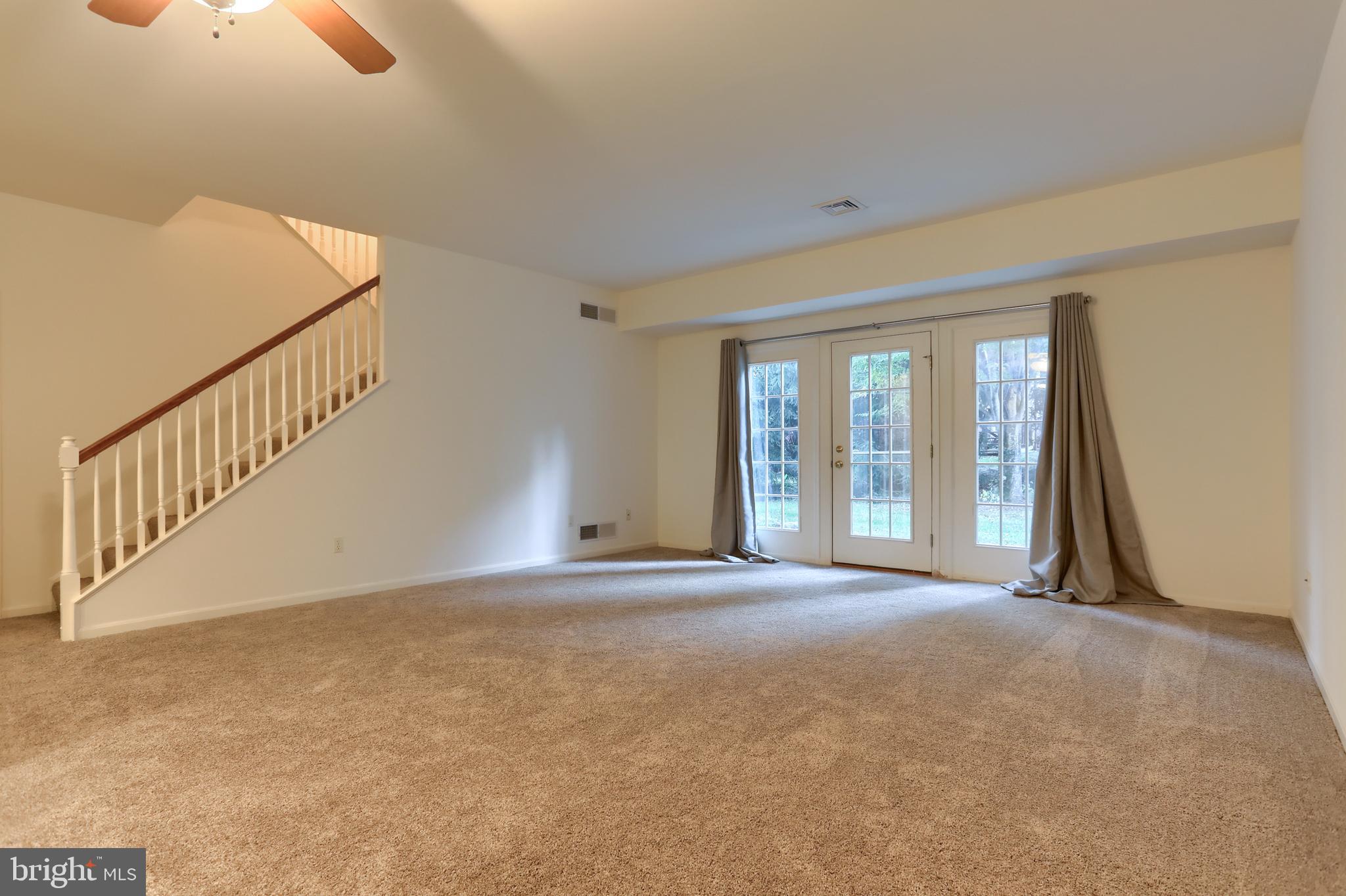 712 CREEKSIDE DRIVE