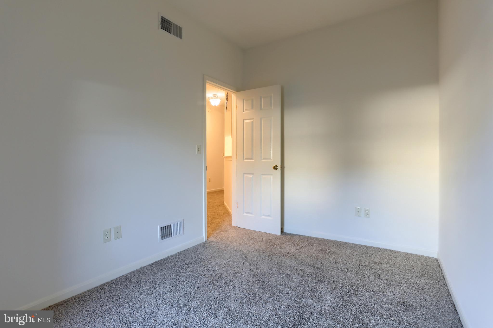 712 CREEKSIDE DRIVE
