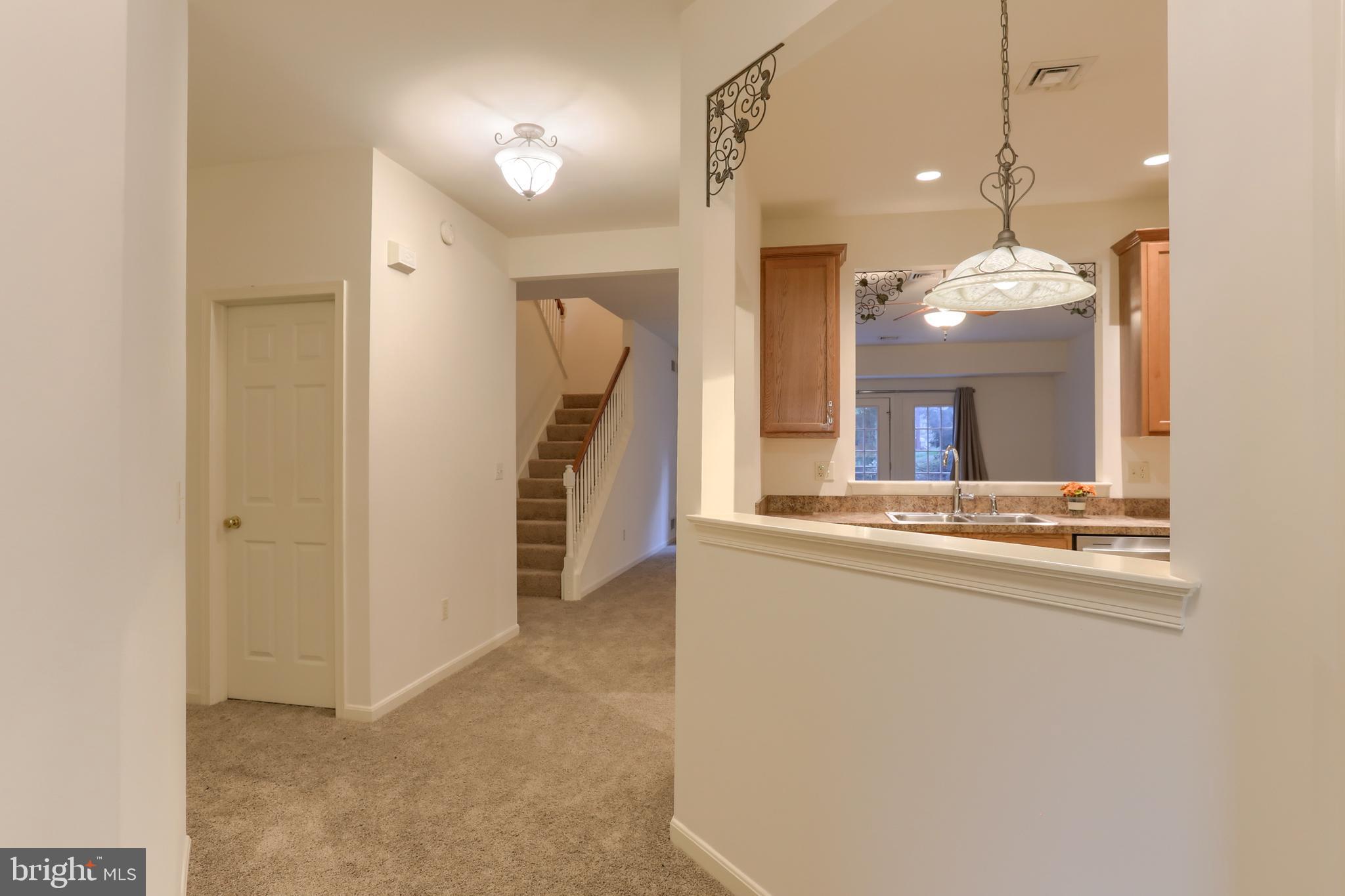 712 CREEKSIDE DRIVE