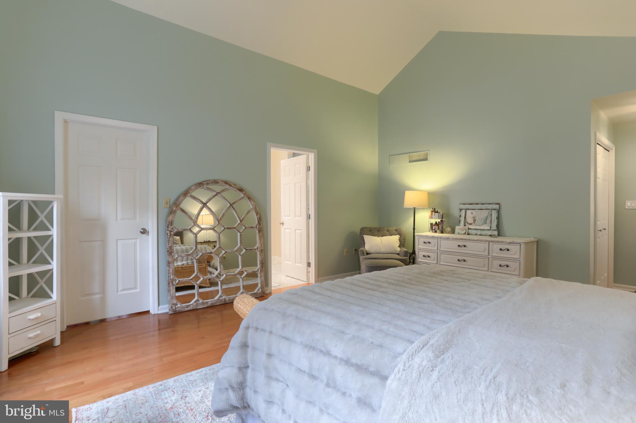 1609 SPRING HILL DRIVE