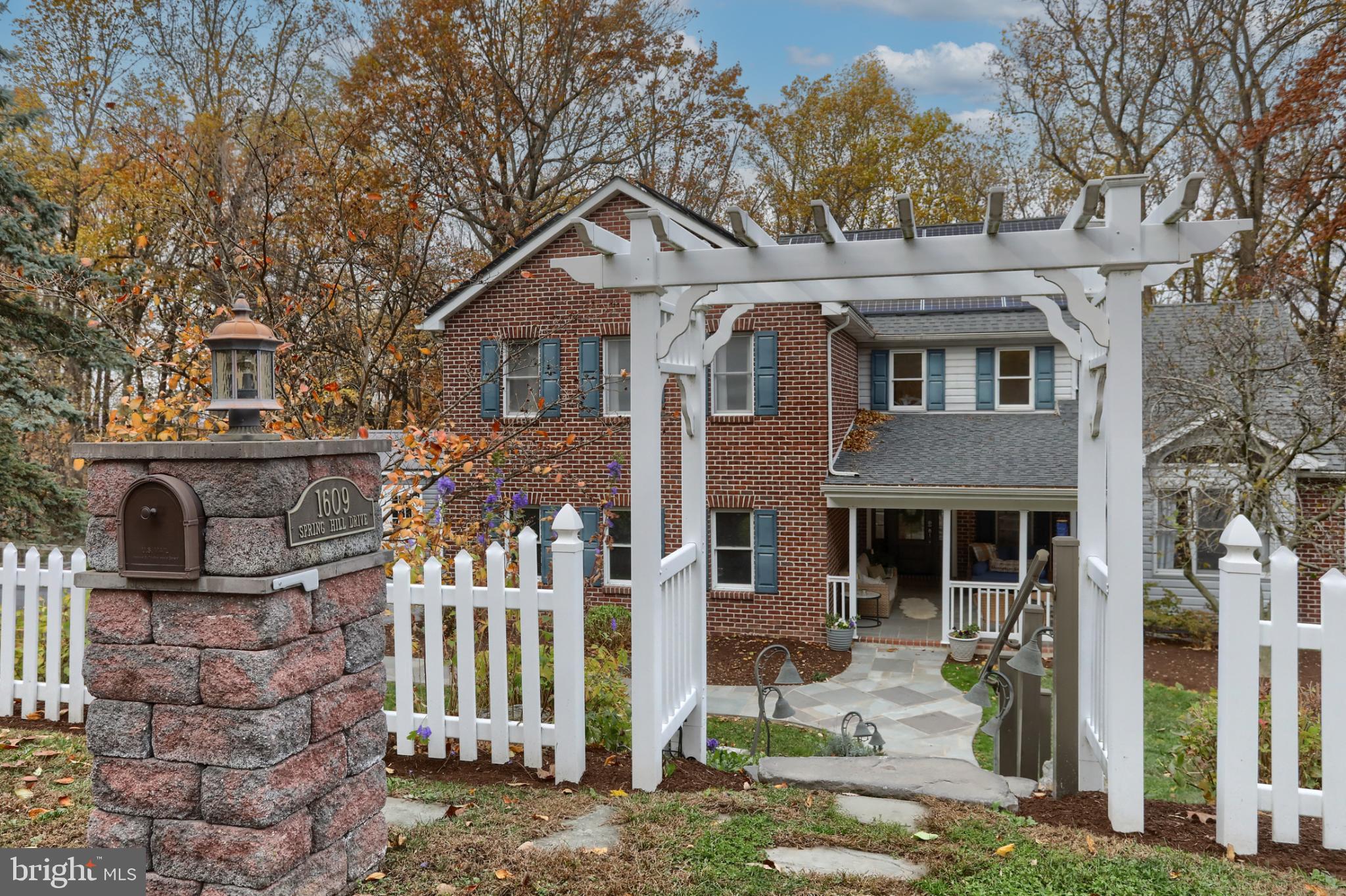 1609 SPRING HILL DRIVE