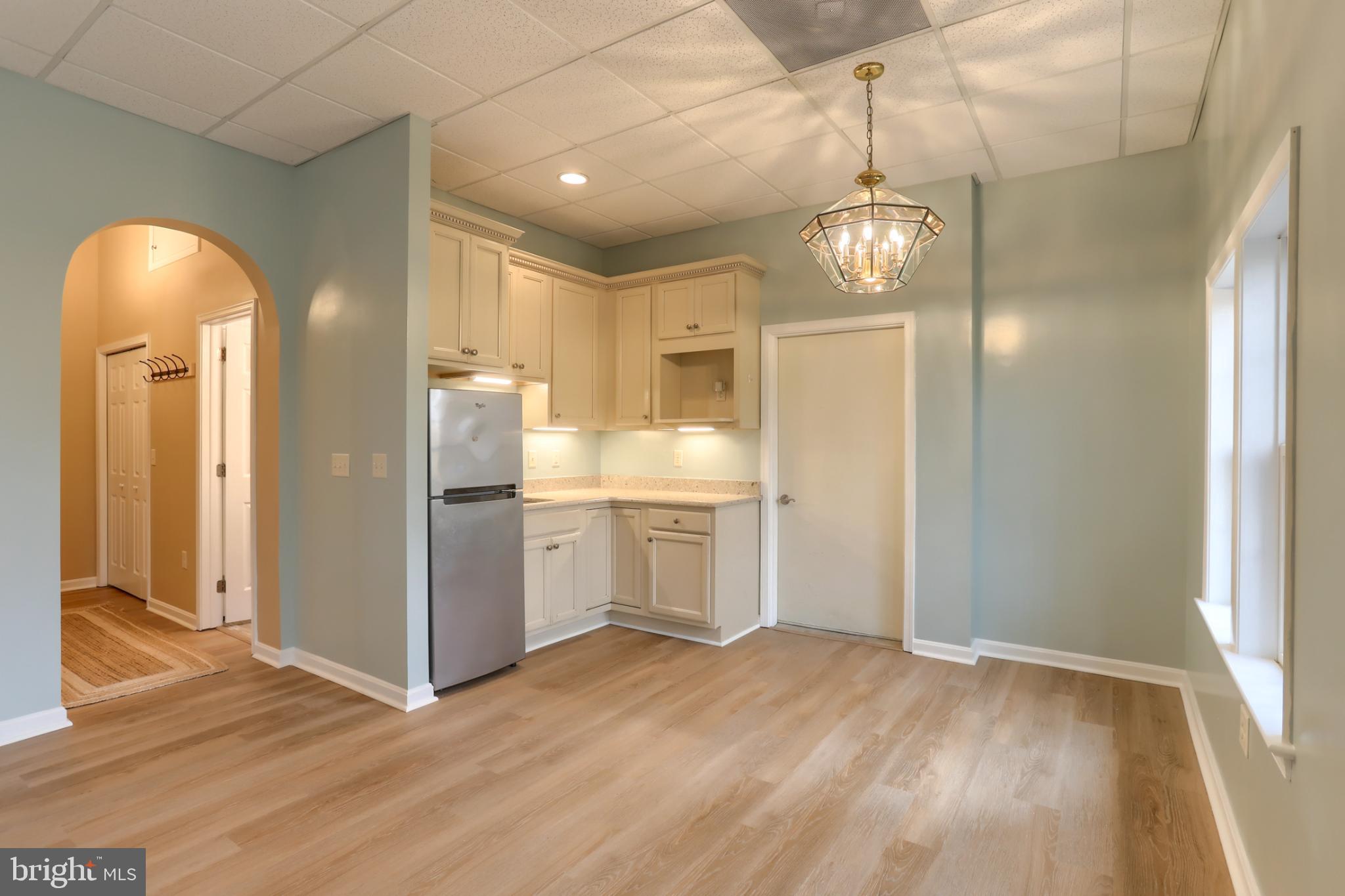 1609 SPRING HILL DRIVE