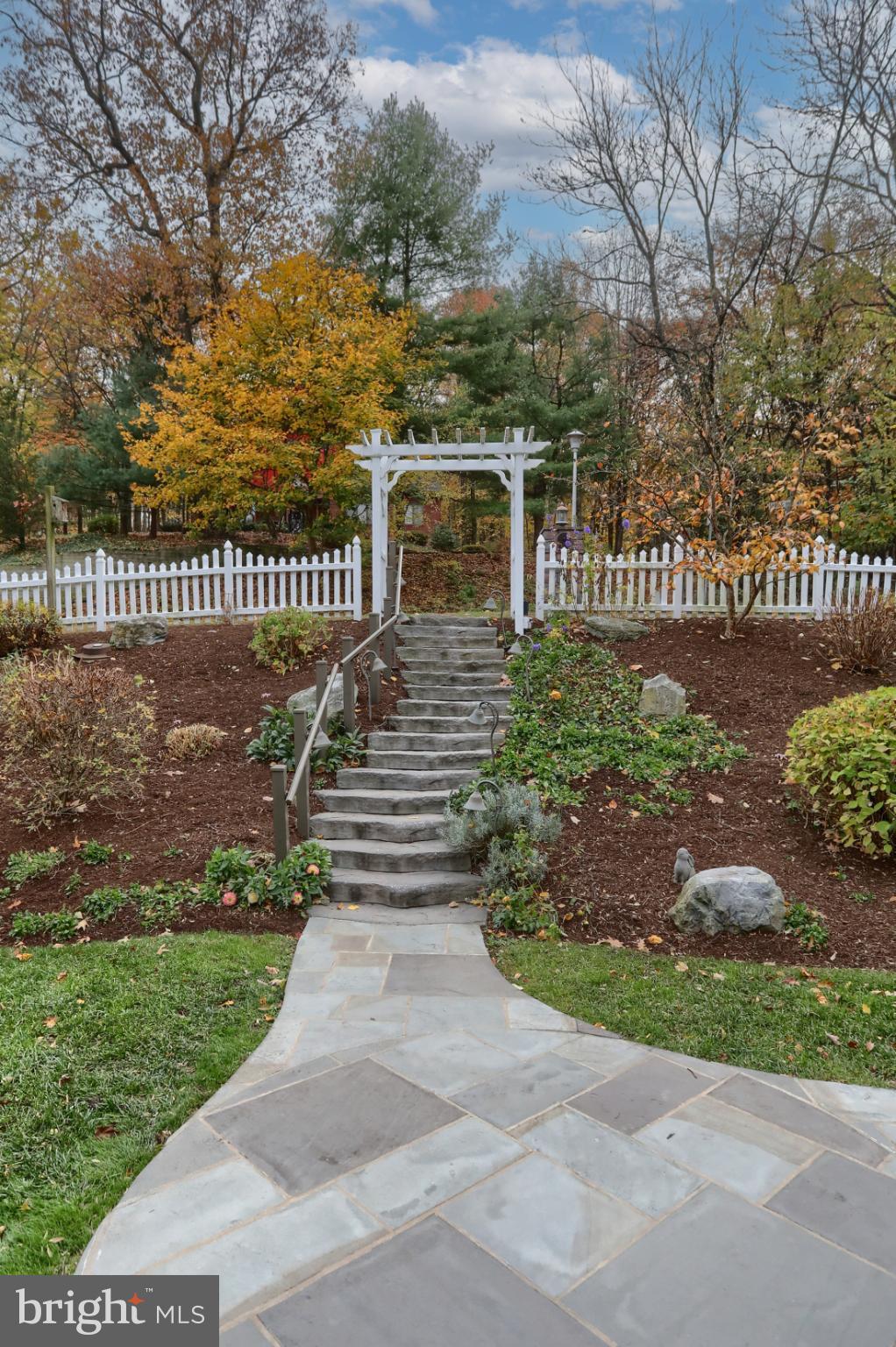 1609 SPRING HILL DRIVE