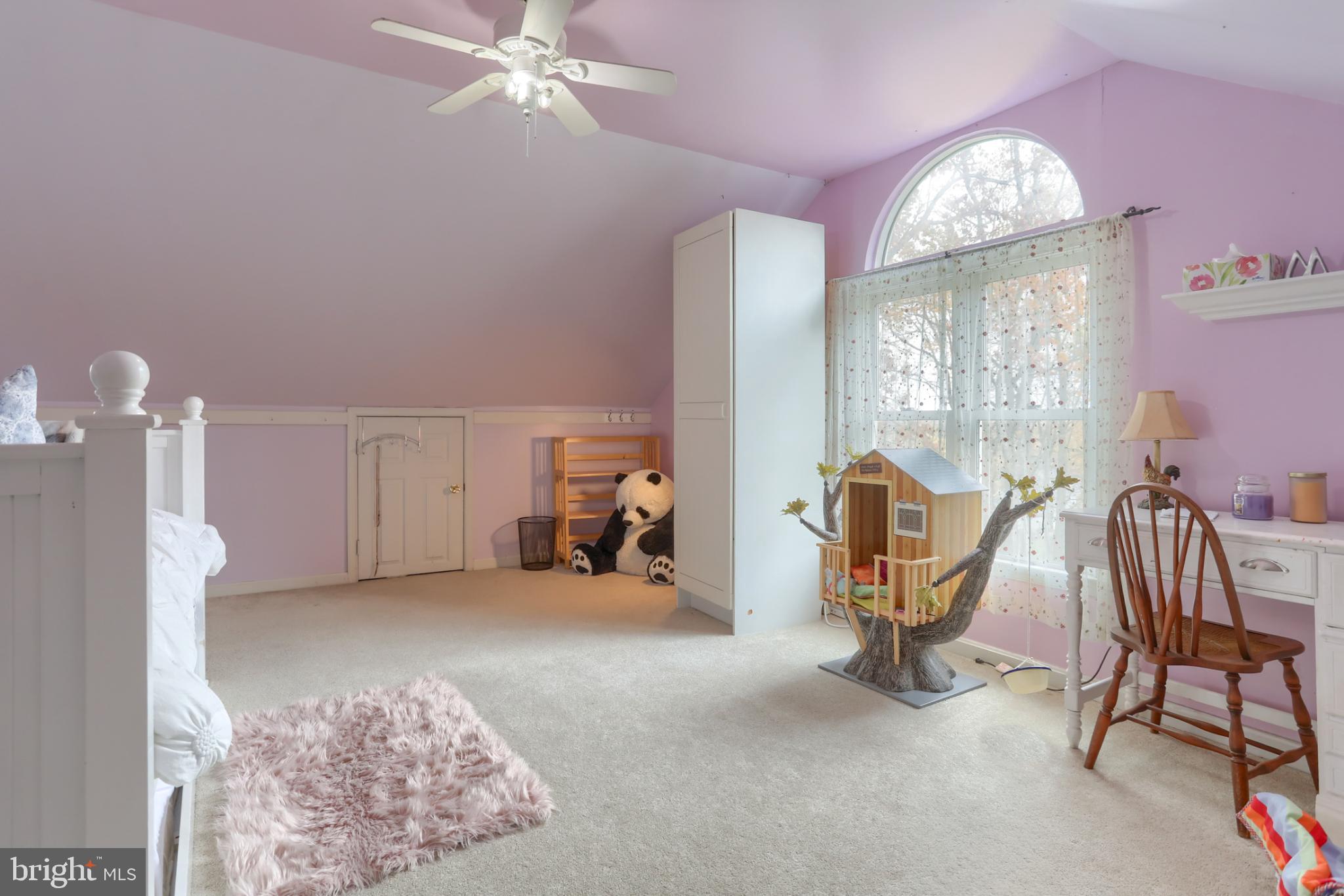 1609 SPRING HILL DRIVE