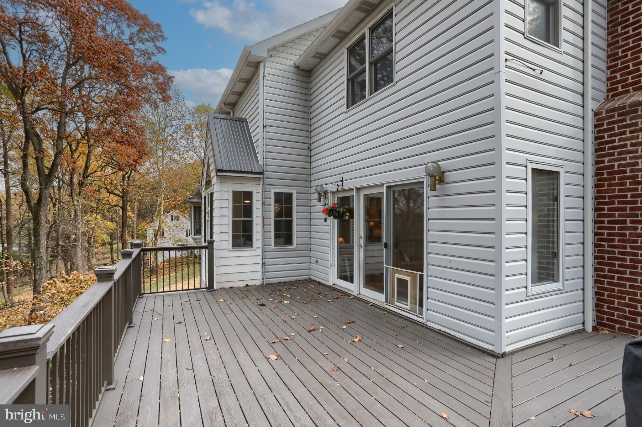 1609 SPRING HILL DRIVE