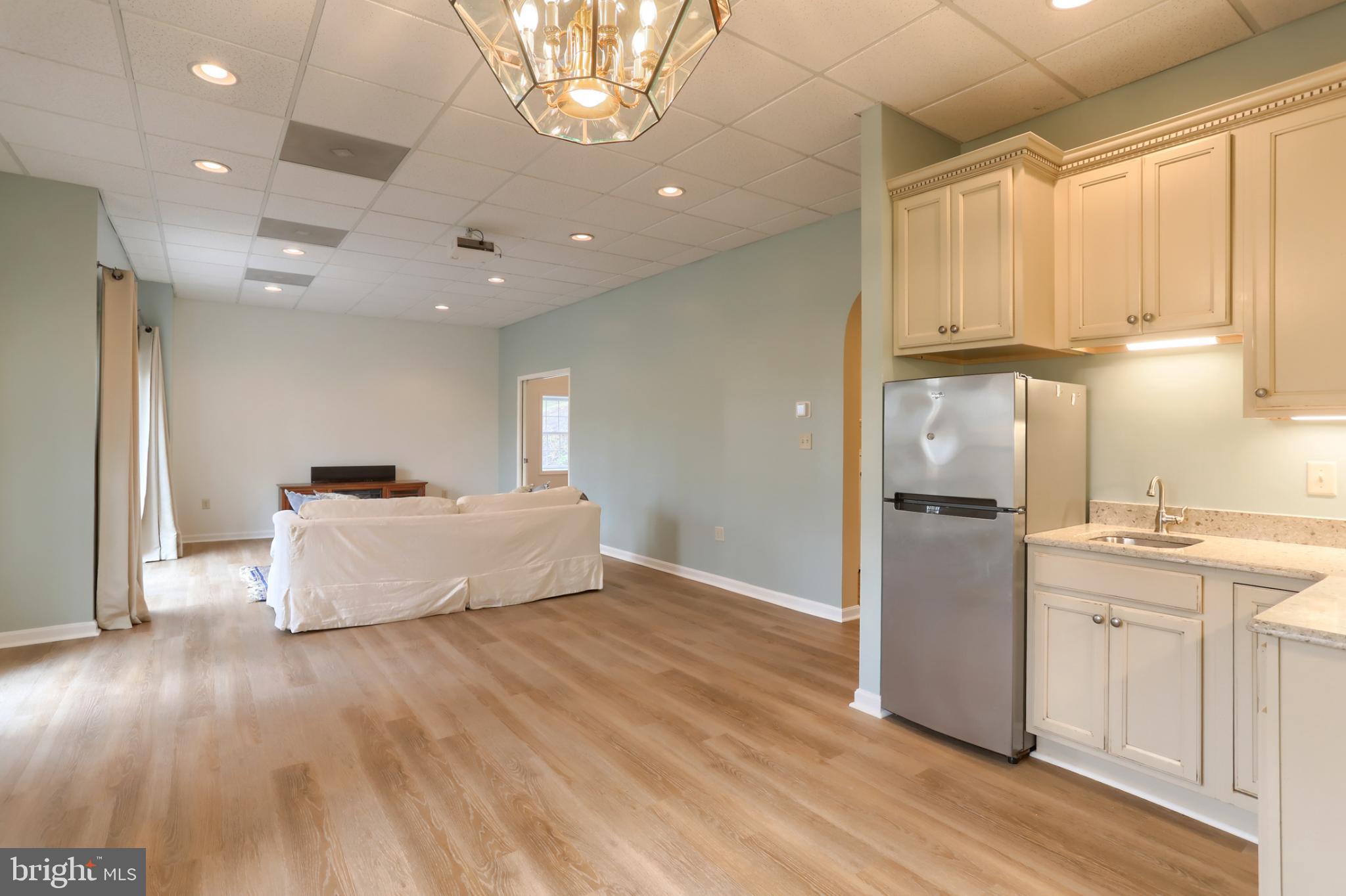 1609 SPRING HILL DRIVE