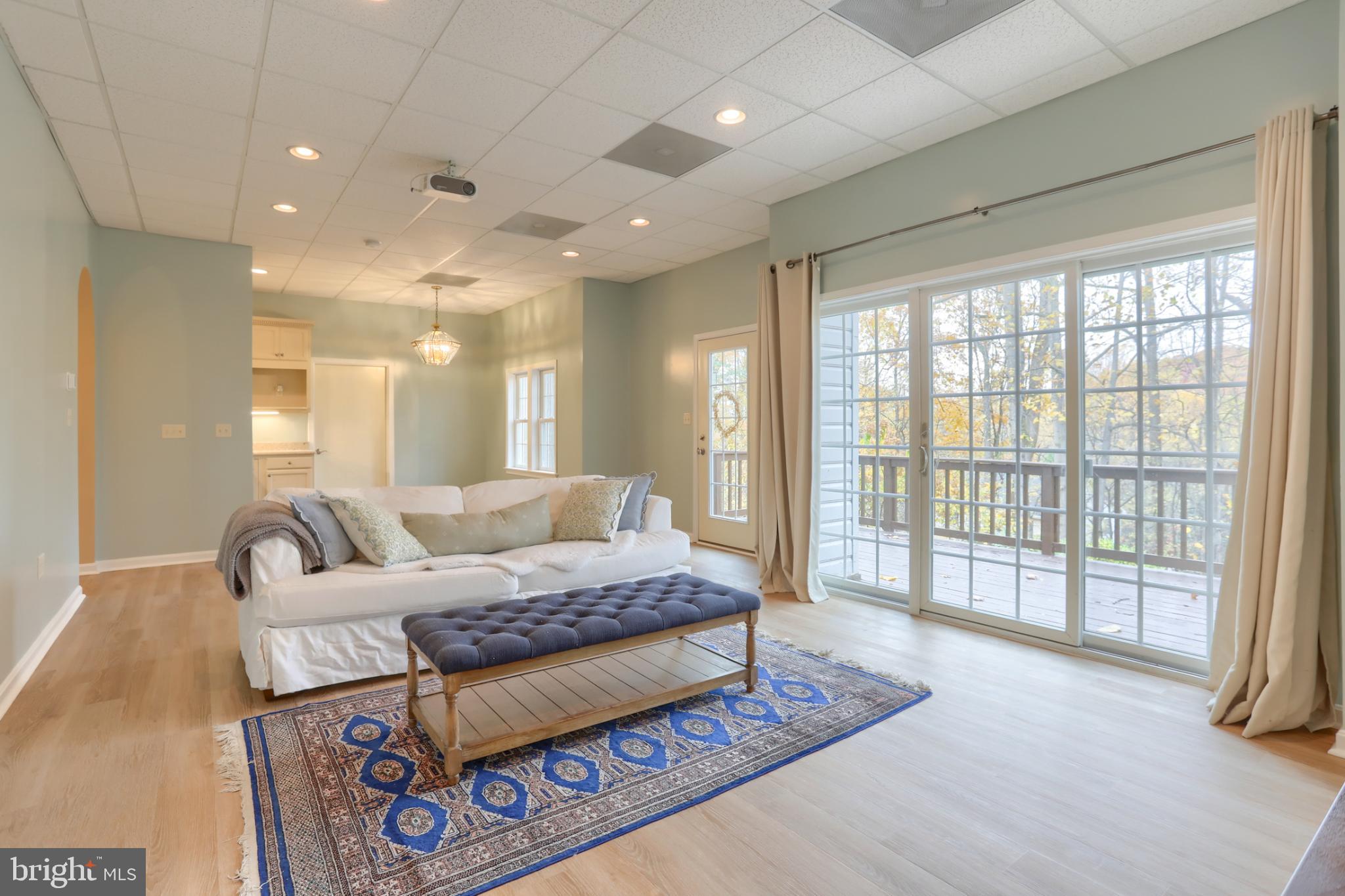 1609 SPRING HILL DRIVE