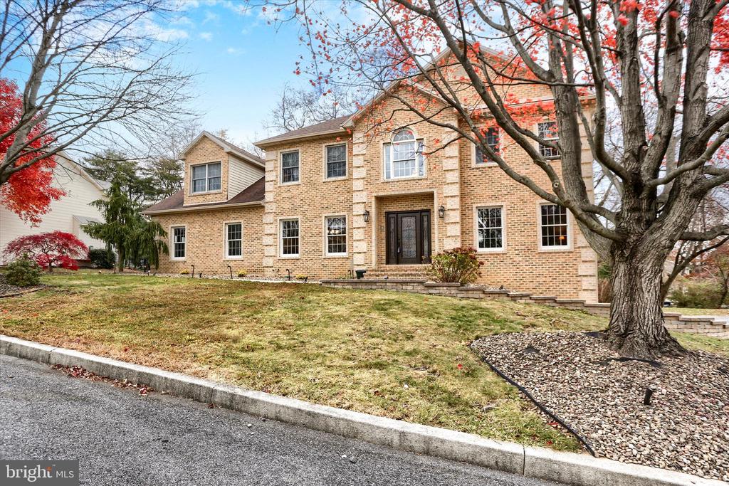 2068 DORAL DRIVE