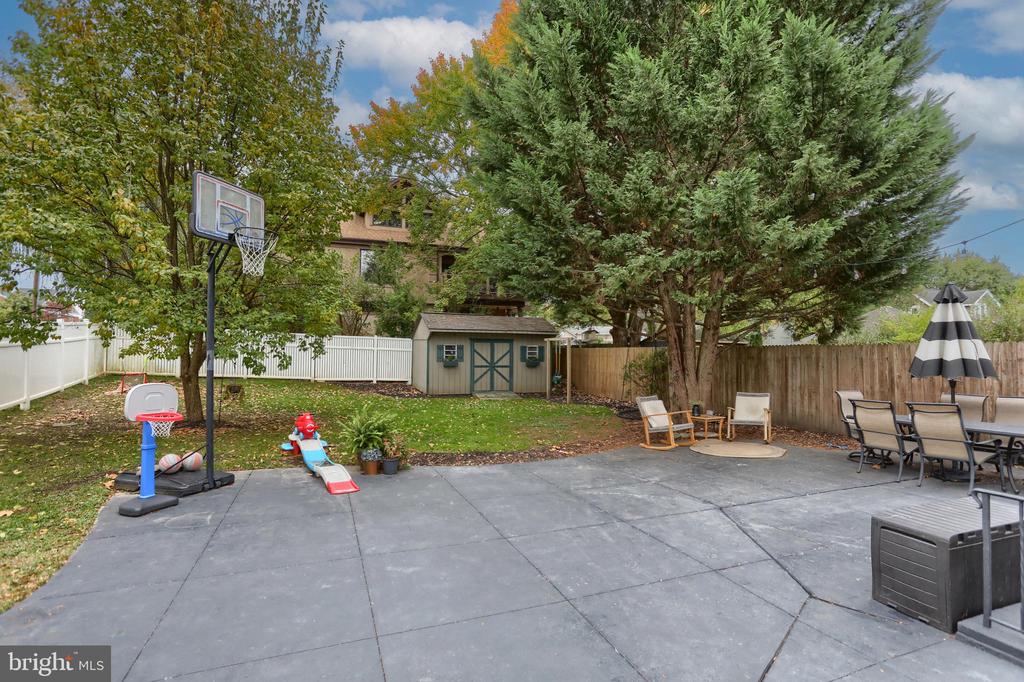 324 E AREBA AVENUE