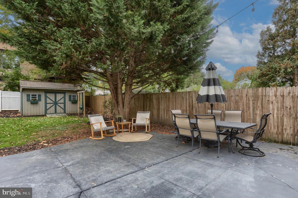 324 E AREBA AVENUE