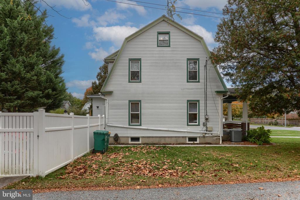 324 E AREBA AVENUE