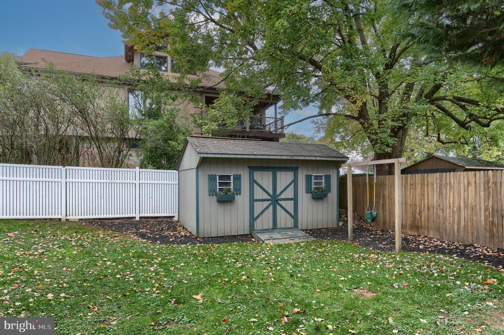324 E AREBA AVENUE