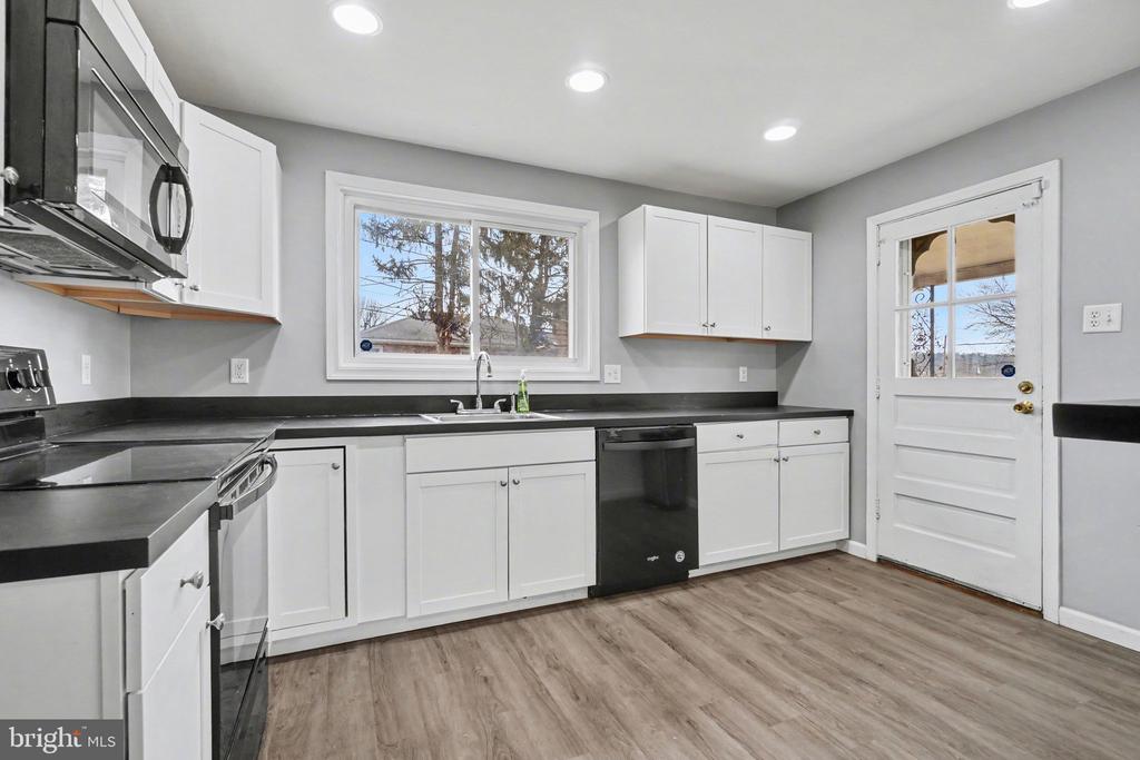 315 E ROOSEVELT AVENUE