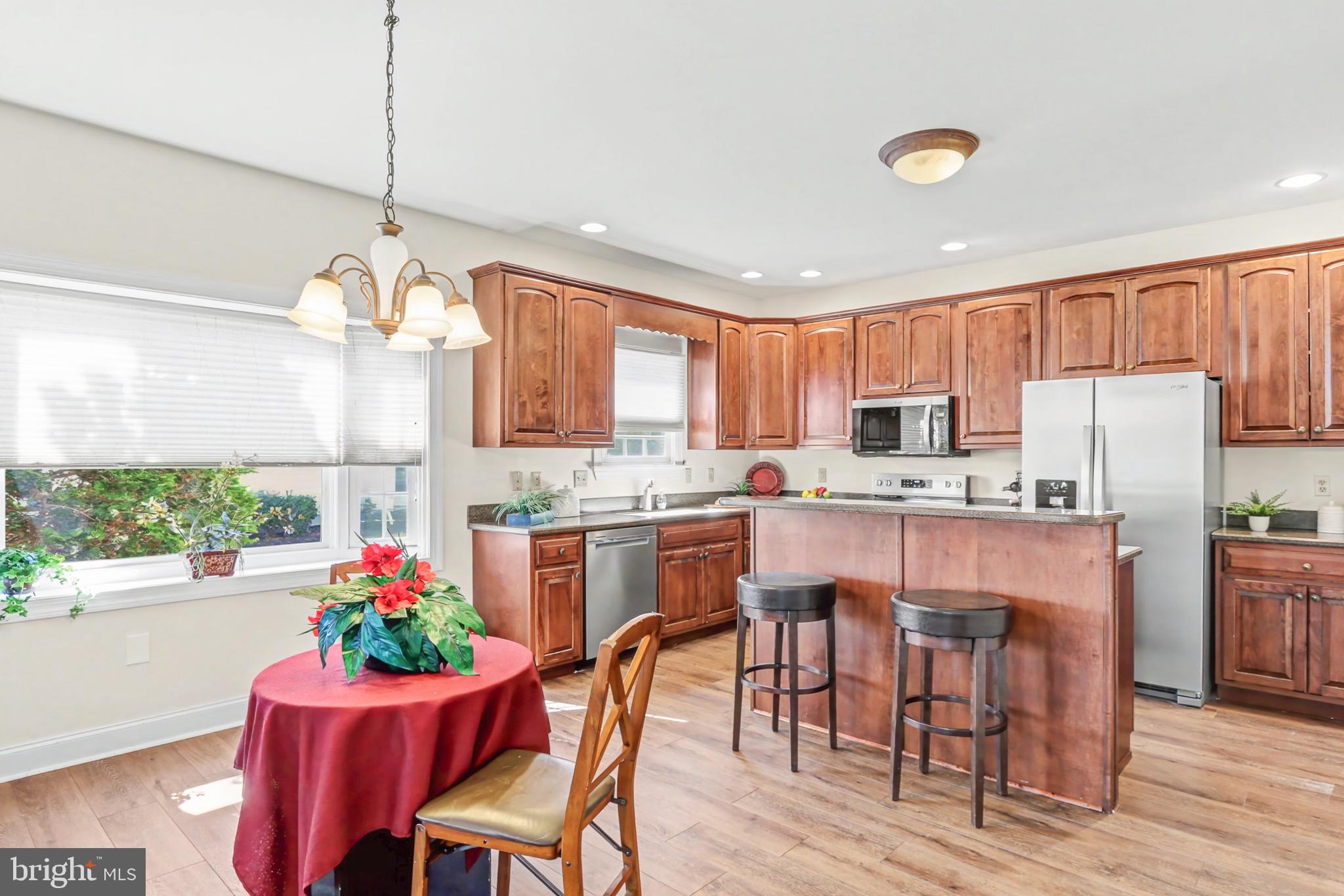 211 BROOKRIDGE COURT