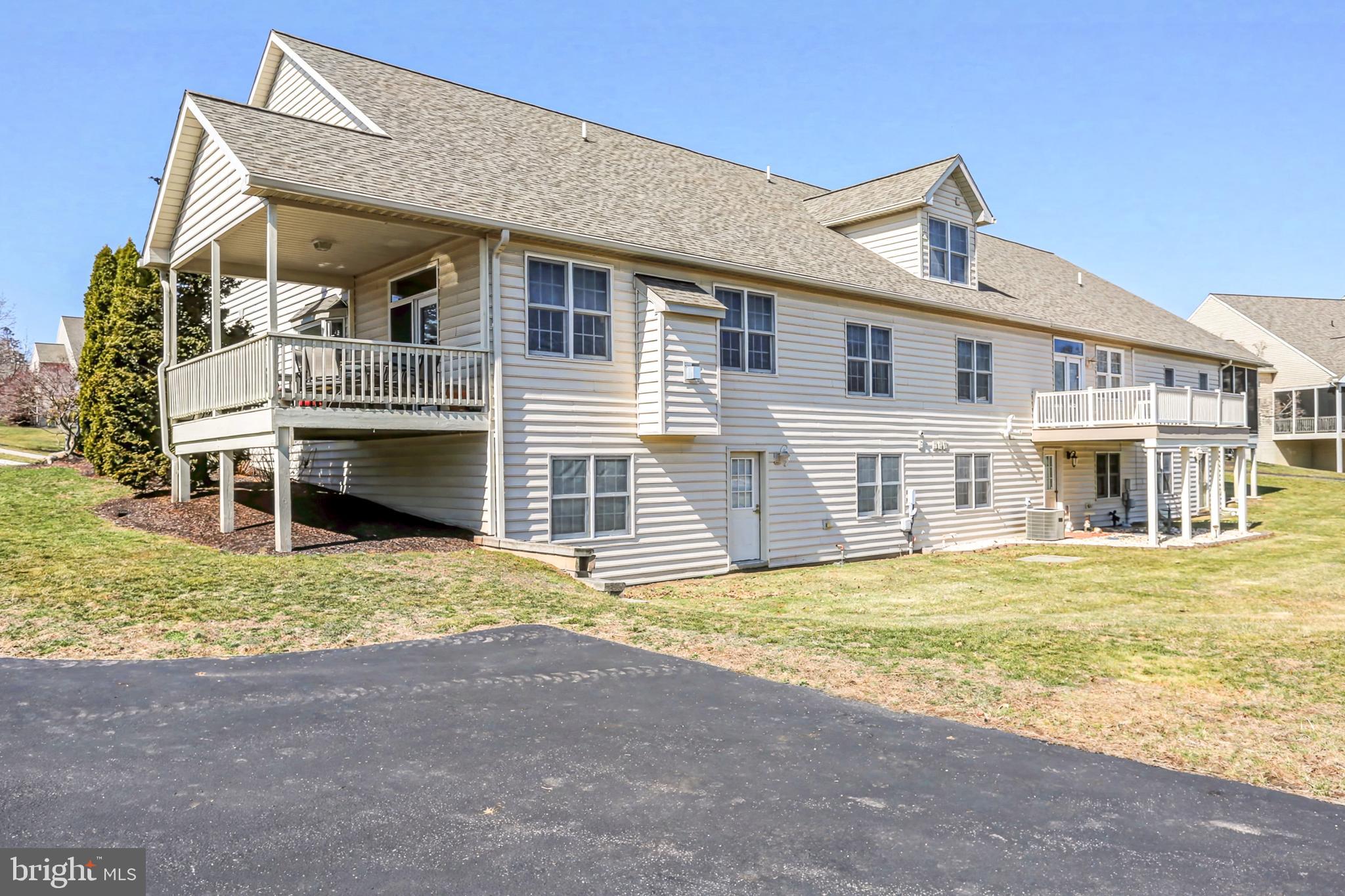 211 BROOKRIDGE COURT