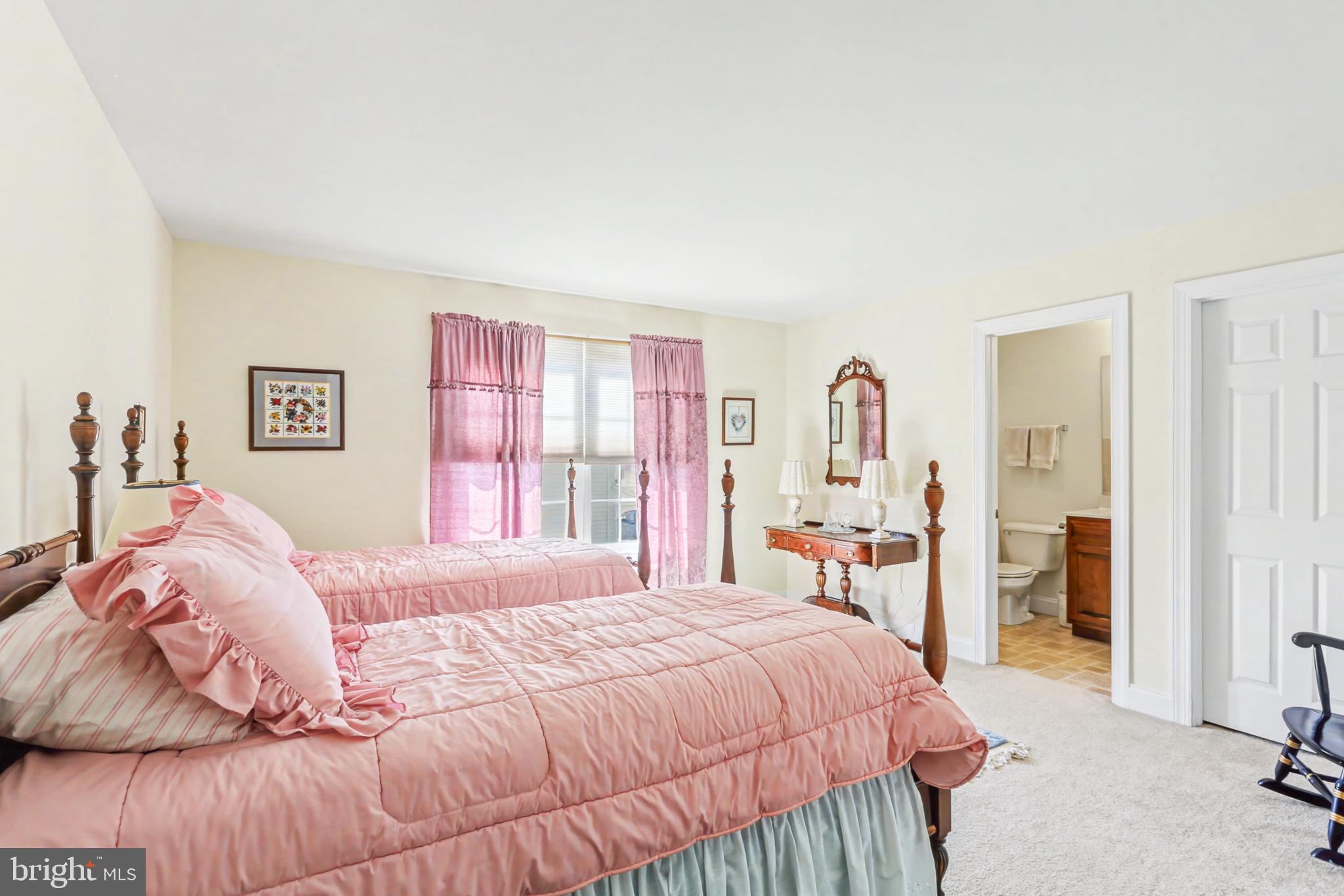 211 BROOKRIDGE COURT