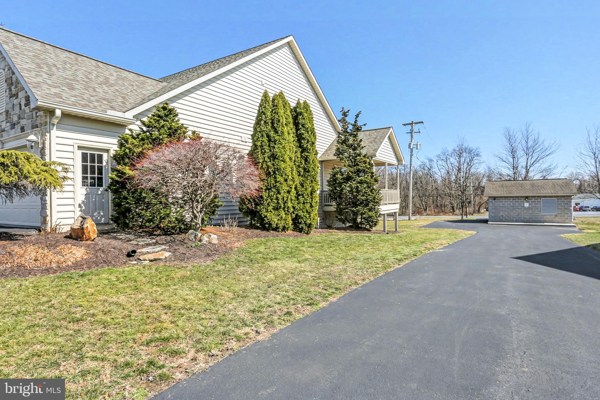 211 BROOKRIDGE COURT