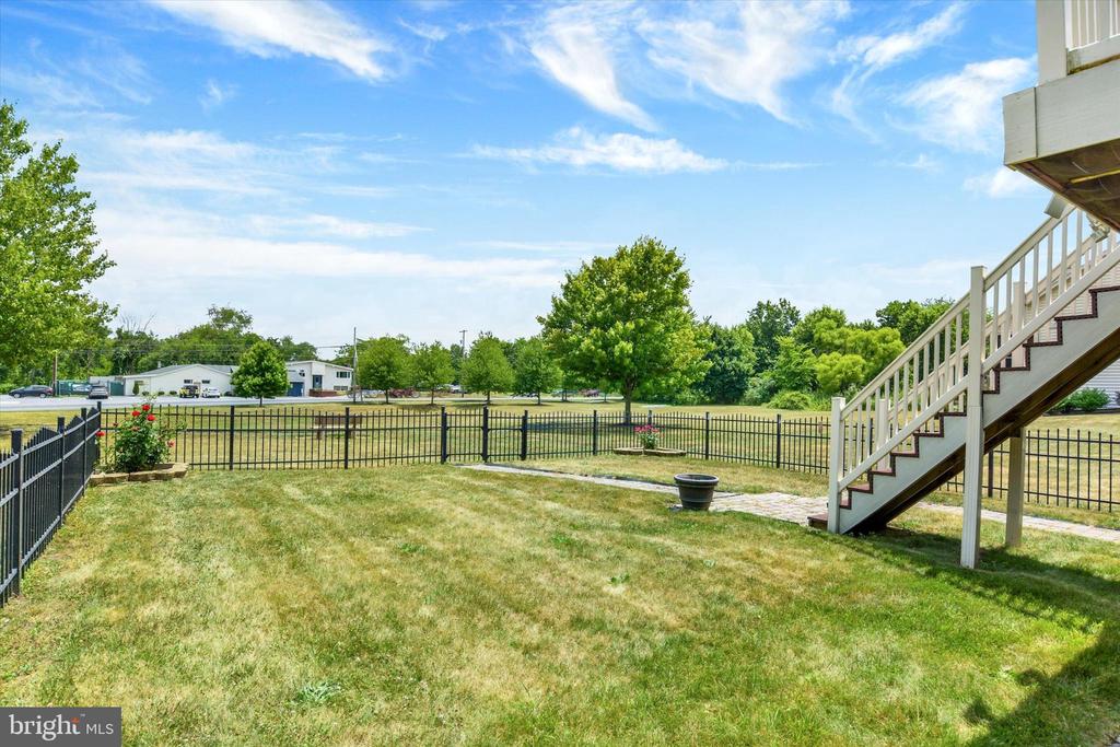 215 BROOKRIDGE COURT