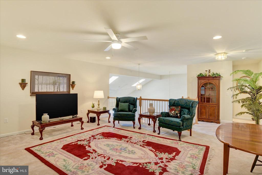 215 BROOKRIDGE COURT