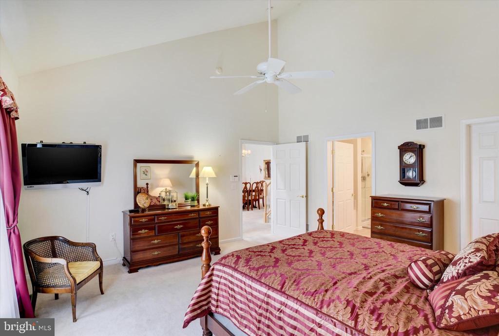 215 BROOKRIDGE COURT