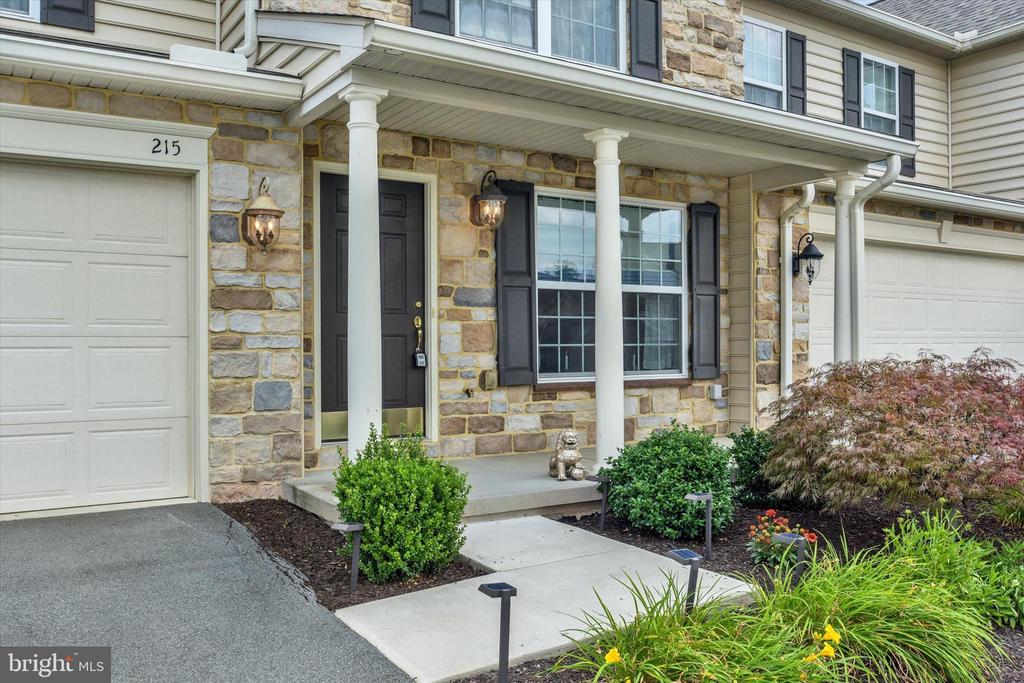 215 BROOKRIDGE COURT